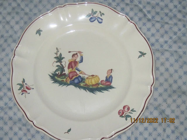 Grand plat rond en faïence de Sarreguemines décor au chinois 
