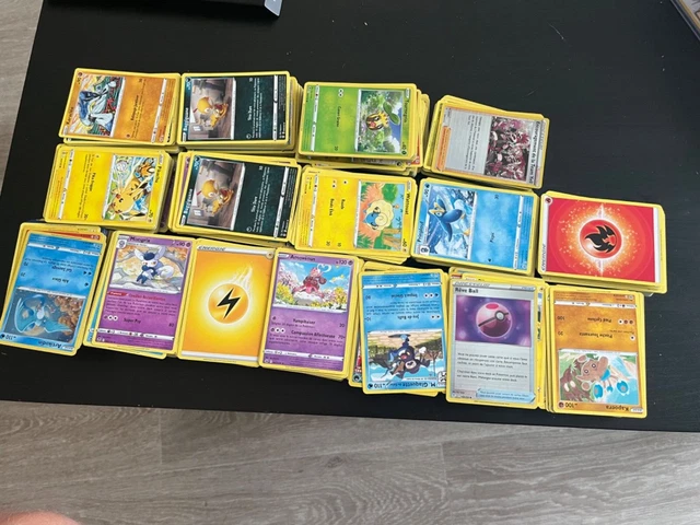 GROS LOTS CARTES Pokémon FR New +1550 Cartes Avec Holo/reverse Épée Et