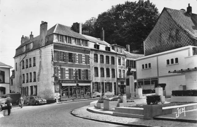 Cpa 59 Avesnes Sur Helpe Rue Leon Pascal