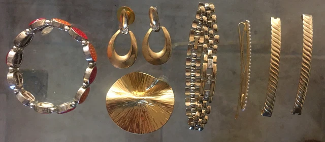Lot De Bijoux Divers : Montre, Médailles, Collier, Broche, Religieux... | Occasion, état Variable