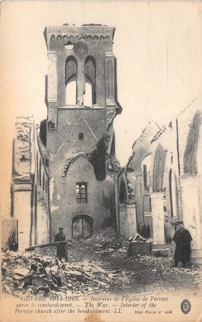 GUERRE 19141915 Intérieur de l'église de Pervyse après le