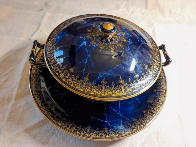 Sevres. Bol à bouillon en porcelaine, bleu marbré et doré  XIXeme