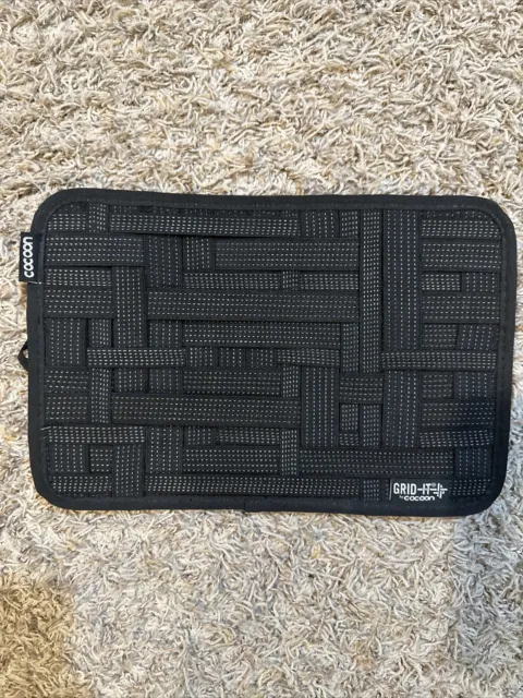 Cocoon Grid-IT * Organizer 10.5" x 7.5"  * Medium (Black)