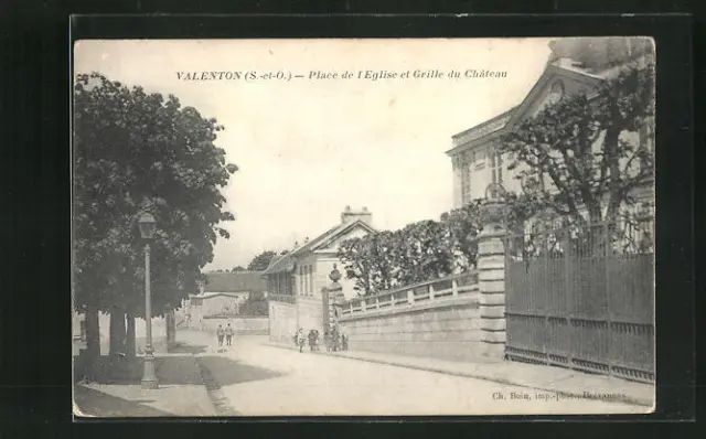 CPA Valenton, Place de l'Eglise and Grille du Chateau