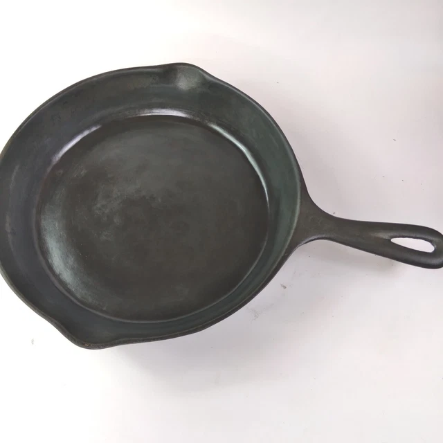 VINTAGE UNMARKED MARTIN Stove and Range Cast Iron Skillet 8 Pan Heat