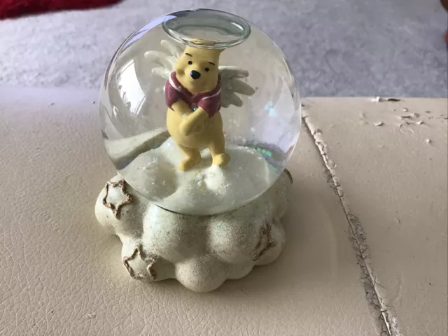 The Disney Store - Winnie The Pooh Snow Glitter Globe