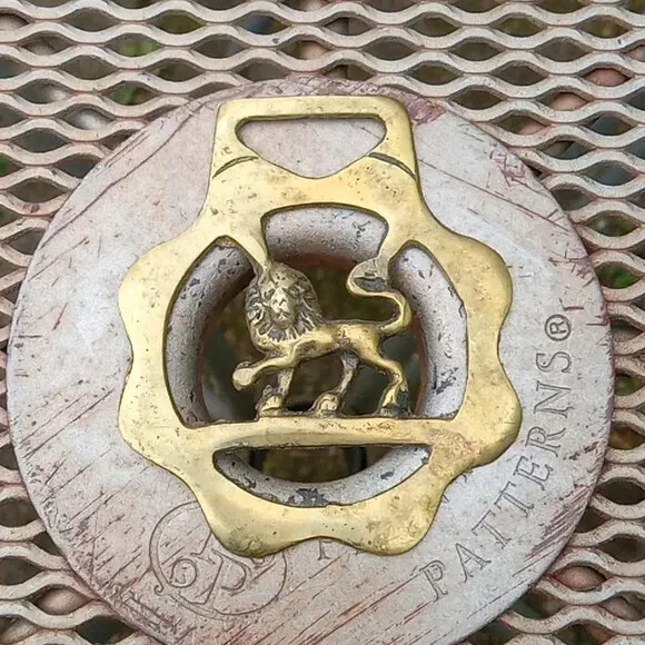 Antique Horse Equine Saddle Bridal Show Medallion Brass Decor Victory Lion