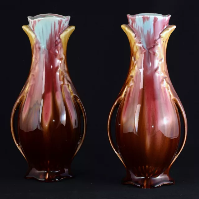 Paire vases Barbotine 26,5 cm anses en feuille d'acanthe XXe fuchsia bleu C5.18