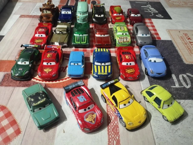 lot de  voitures cars disney pixar metal  d occasion  satisfaisant