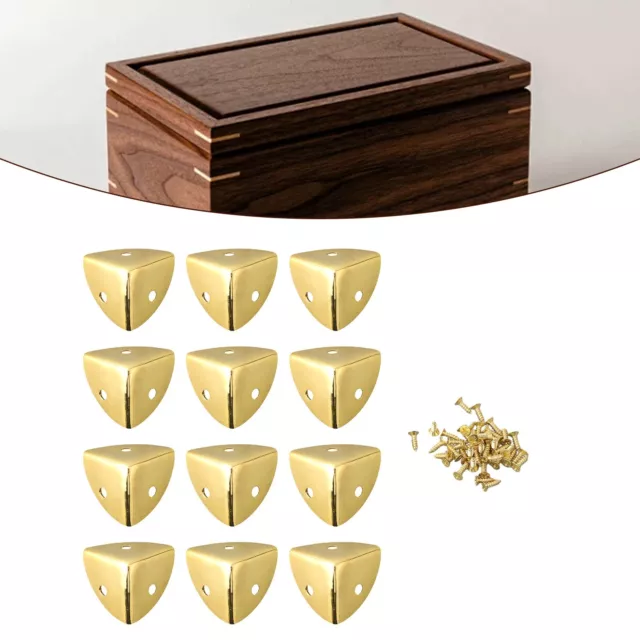 Ajoutez une touche d'élégance à votre boîte en bois avec des coins bronze en