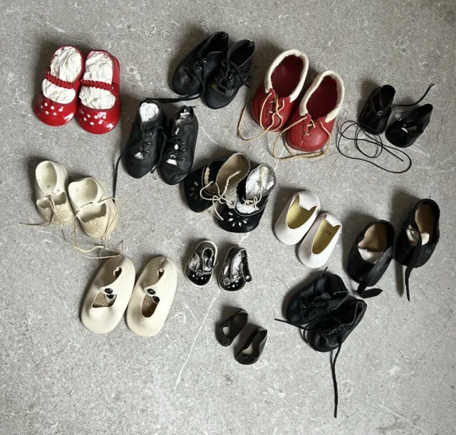 Konvolut Puppen Schuhe, Vintage Paare gemischt, 13 schöne!