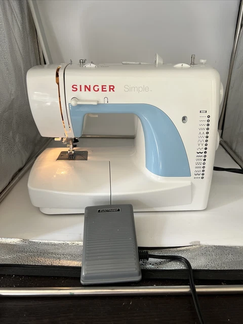 SINGER TRADITIONAL E99670 50T8 Sewing Machine TESTED W/ Foot Pedal