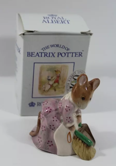 Royal Albert England Beatrix Potter Hunca Munca Sweeping Mouse Figurine