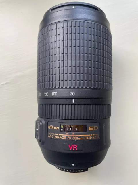 Nikon AF-S AFS Nikkor 70-300mm f/4.5-5.6 G VR Lens - Nearly mint condition