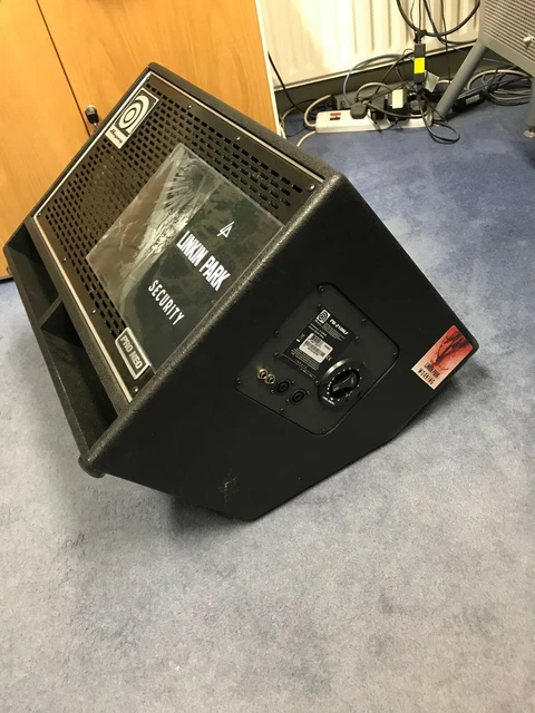 Linkin Park im Besitz von Ampeg PN-210 Pro Neo 550W Bassmonitor Verstärker Chester Bennington