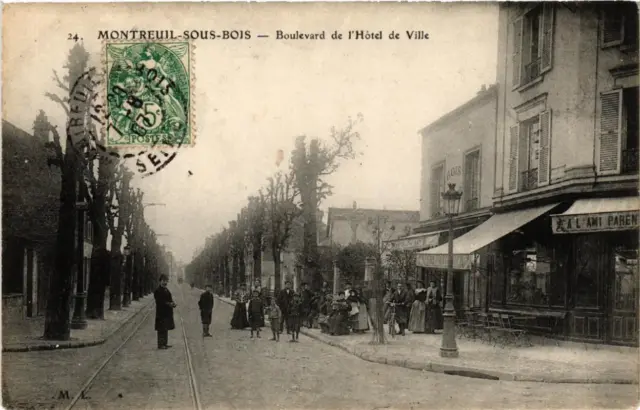 CPA MONTREUIL-under-WOOD Boulevard de l'Hotel de Ville. (509592)