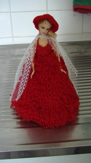 Ancienne poupée mannequin Barbie avec grande robe 01!