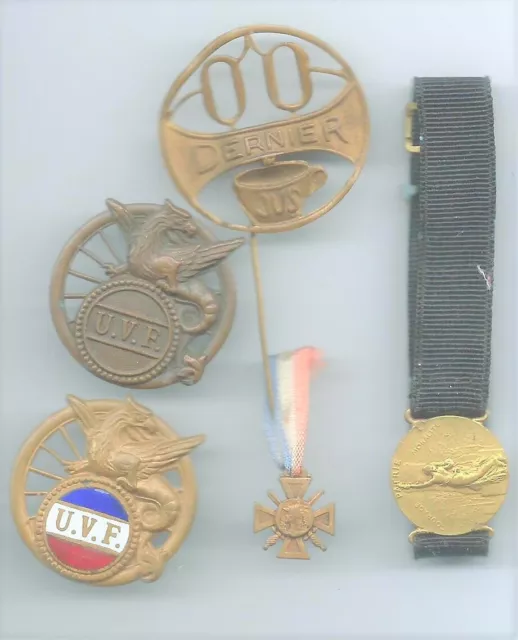 lot 5 objets patriotiques dont mini croix de Guerre et UVF