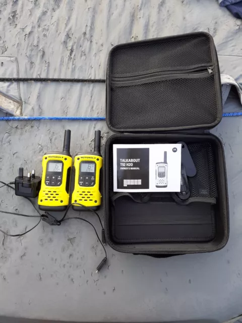 motorola t82 extreme walkie talkie