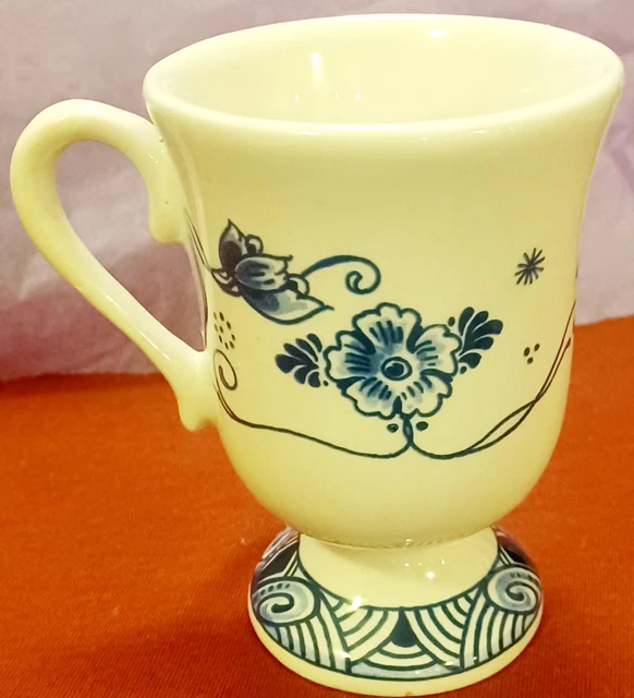 ROYAL DELFT FOOTED CUP/MUG Off White And Blue 1 W/ Small Chip ROYAL DELFT FOOTED CUP/MUG Off White And Blue 1 W/ Small Chip