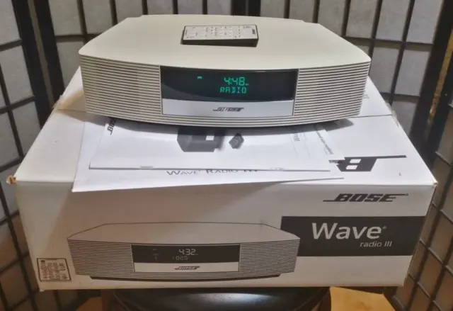 White BOSE Wave Radio III 3 FM/AM w/Remote in Original Box