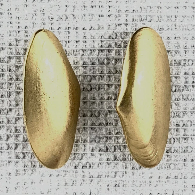 BEN AMUN vintage gold plated shell earring  clip-on never worn