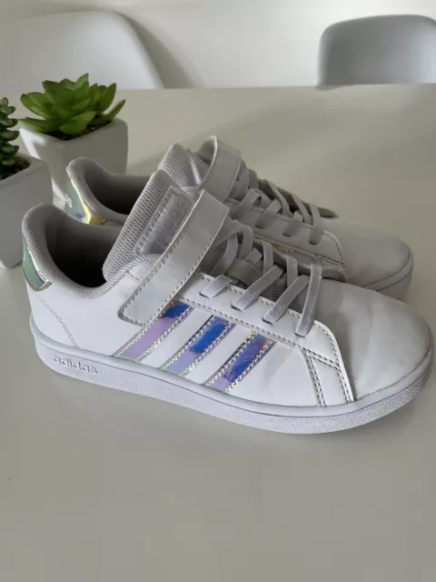 Girls adidas best sale trainers size 3
