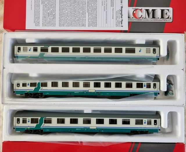 Set ACME HO – Locomotive E.414 + 2 Voitures Intercity 'Giorno 2' – Nouvelle Livrée FS
