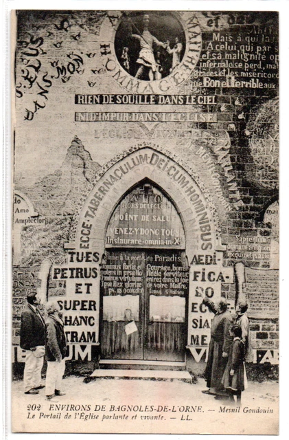 Cpa 61.Le Mesnil Gondouin. Le Portail de l’Eglise parlante et vivante. Très bon