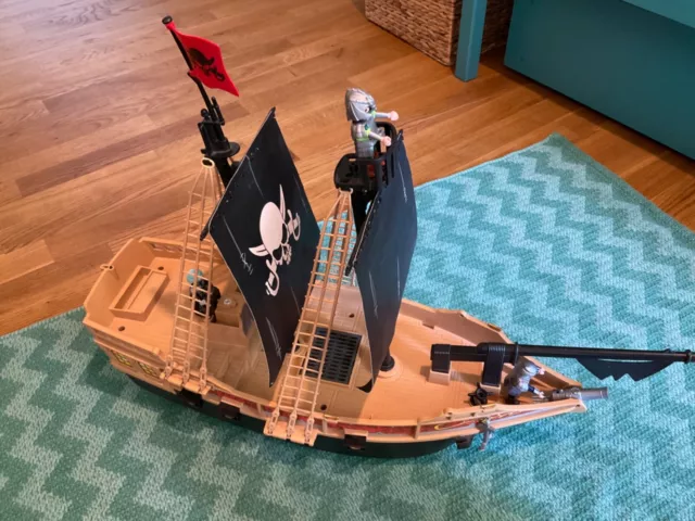 Plaimobile Piratenschiff + 3 Playmobil Figuren