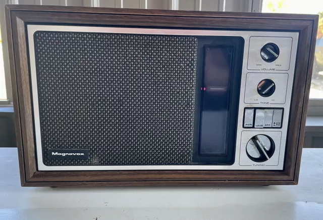 VTG Magnavox AM/FM Horizontal Table Radio Model RF 3100 Japan Works
