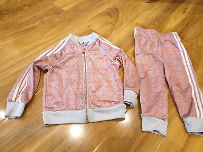 adidas baby girl tracksuit age 18-24 Months worn once