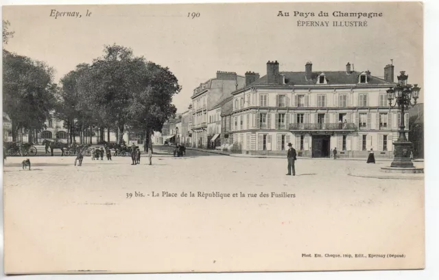 EPERNAY - Marne - CPA 51 - Place de la République et rue des Fusiliers