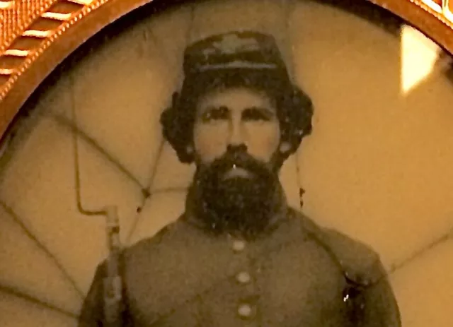 Civil War Era 1/6 Plate Daguerreotype Photo Of Armed Union Infantry Soldier 2