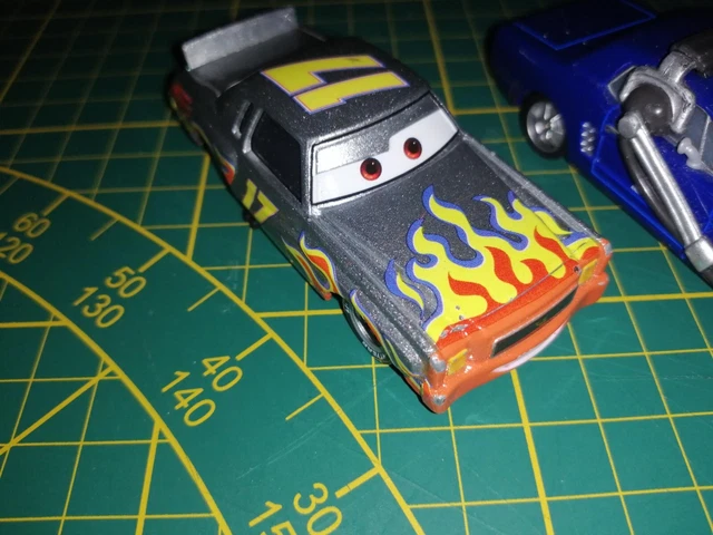 lot de  voitures cars disney pixar  mattel metal  d occasion 2