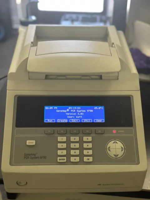 Applied Biosystems GeneAmp PCR 9700 Thermal Cycler - White 