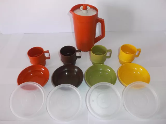 Lot Petite Carafe & 4 Petites Tasses & 4 Petites Assiettes – « Tupperware »