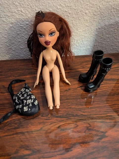 POUPÉE BRATZ YASMIN Totally Polished Ongles Rare en Boîte 2013 EUR 145