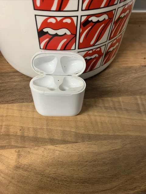 Apple AirPods 2 nd  Generation    Charging Case ONLY