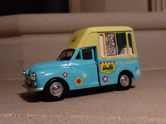 Morris Minor Traveller - Old English White