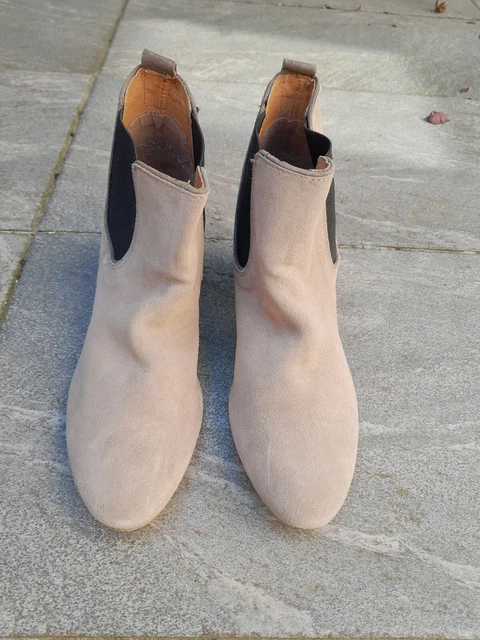 Bottes En Daim Noir Avec Sangle Dorée - Marque ANDRE - Pointure 37 - Neuves Sans Boîte