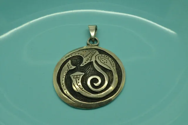 925 Sterling Silver Stylish Swirly Vine Design Round Pendant Charm #A5766