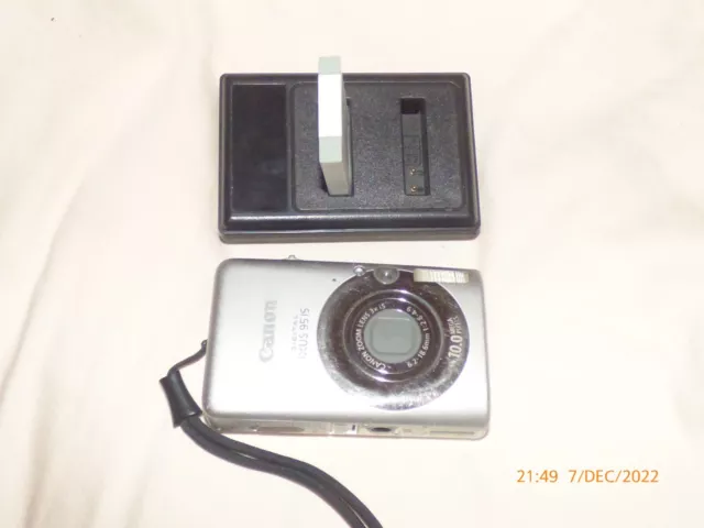 Canon Digital IXUS 95 IS Camera 10MP 3x Optical Zoom  with charger & 2 batteries