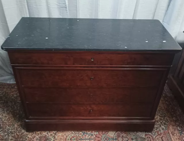 Commode Louis Philippe en acajou moucheté 3