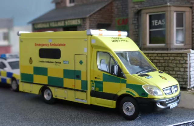 1:76 Ho / Oo / 00 Mercedes Sprinter London Ambulance Las Modell Bachmann Station 3