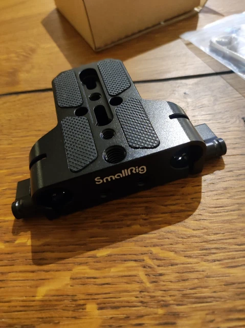 Placa base universal SmallRig con abrazadera de riel de varilla doble de 15 mm con orificios de 1/4" 1674