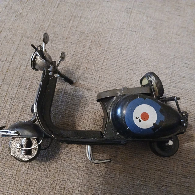 vespa studium製　made in gt Britain Metal Tin Cream White Beige Model - British Lambretta/Vespa Style