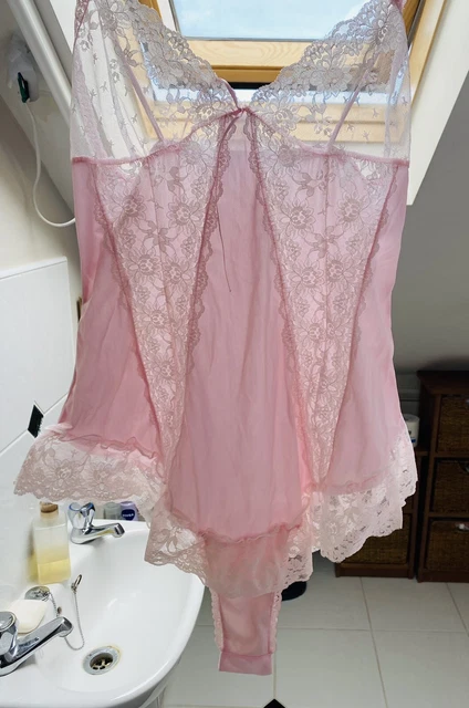 Tuta orsacchiotto vintage anni '80 negozio rosa nylon bianco e pizzo donna taglia 14/16