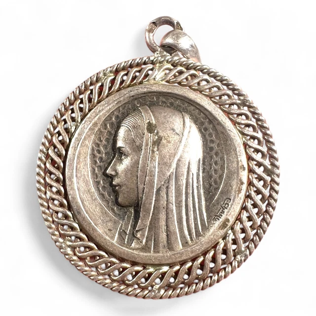 Médaille Vierge En Argent Massif 800, Vintage Et Signée AP – Parfait Pour Les Passionnés Du Zodiaque !