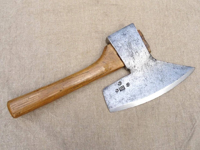 Outil ancien, old tool AXE , hache Sabotier Droitier Victor LELOUP Réf